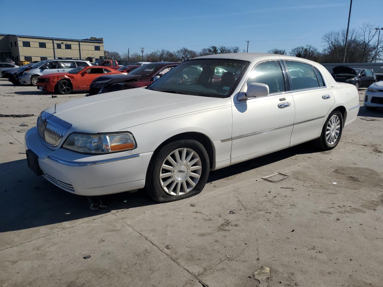 Lot #3033135989 2003 LINCOLN TOWN CAR E