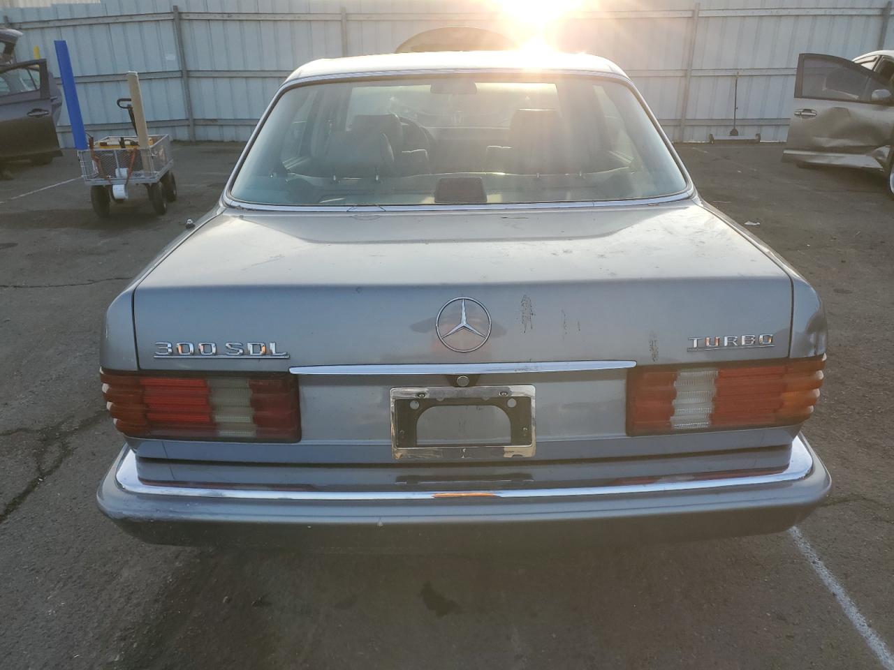 Lot #3030610093 1987 MERCEDES-BENZ 300 SDL