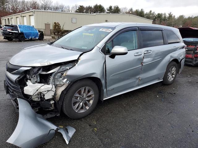 TOYOTA SIENNA LE