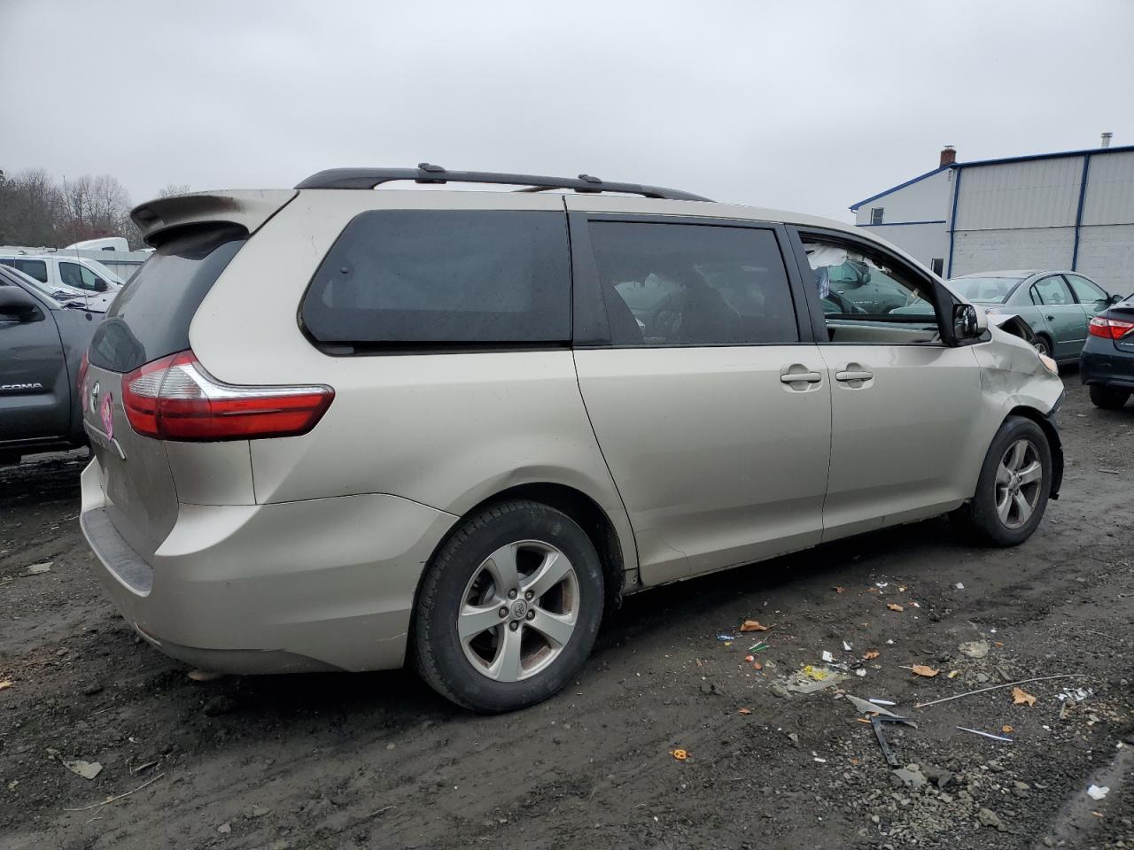 Lot #3024681574 2017 TOYOTA SIENNA LE