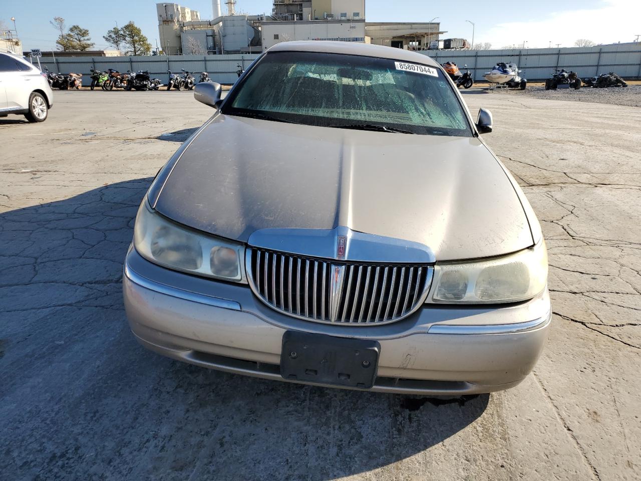 Lot #3030626100 2000 LINCOLN TOWN CAR E