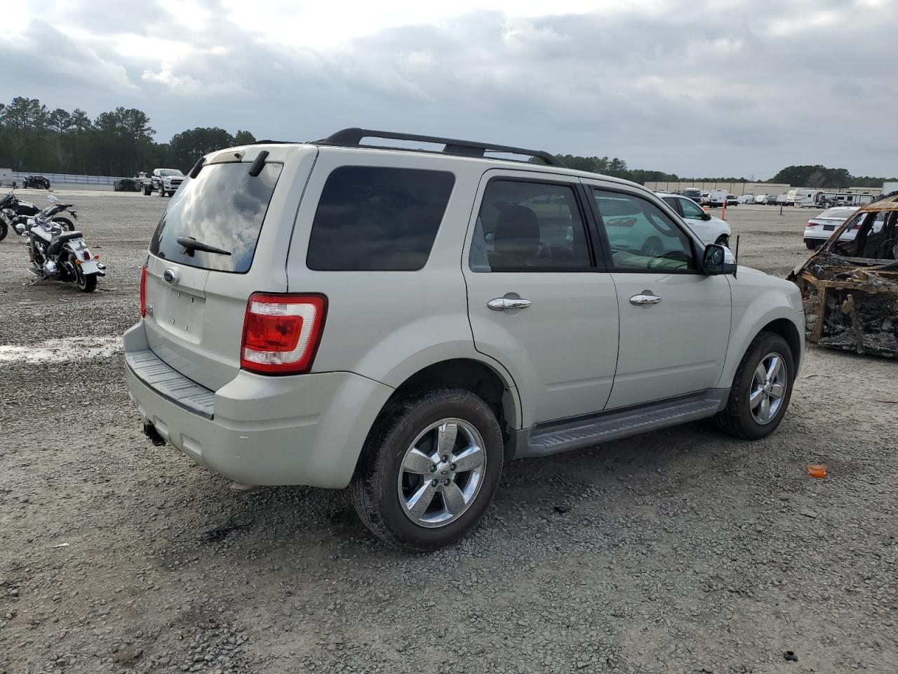 Lot #3030784439 2009 FORD ESCAPE XLT