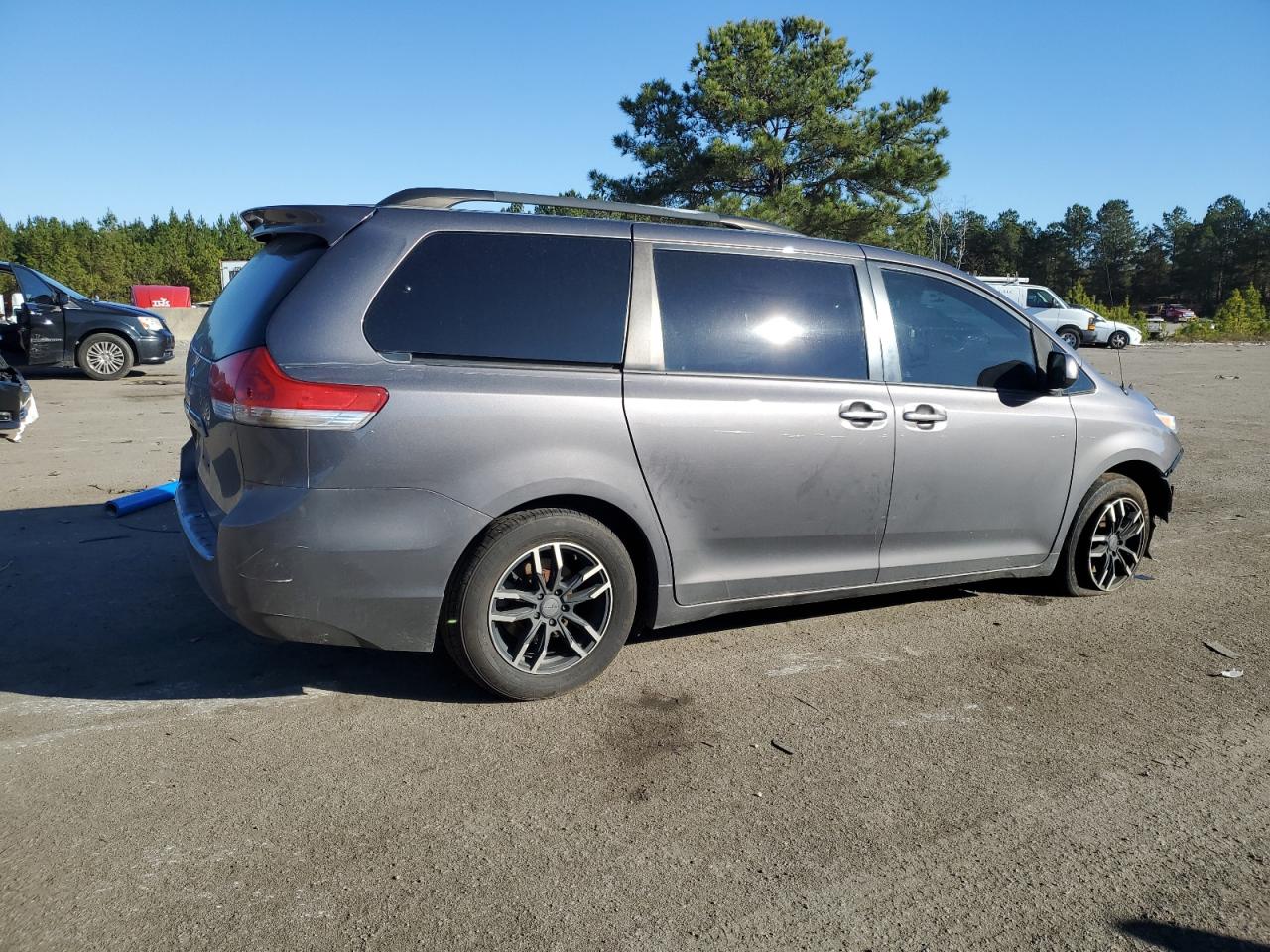 Lot #3037187488 2012 TOYOTA SIENNA LE