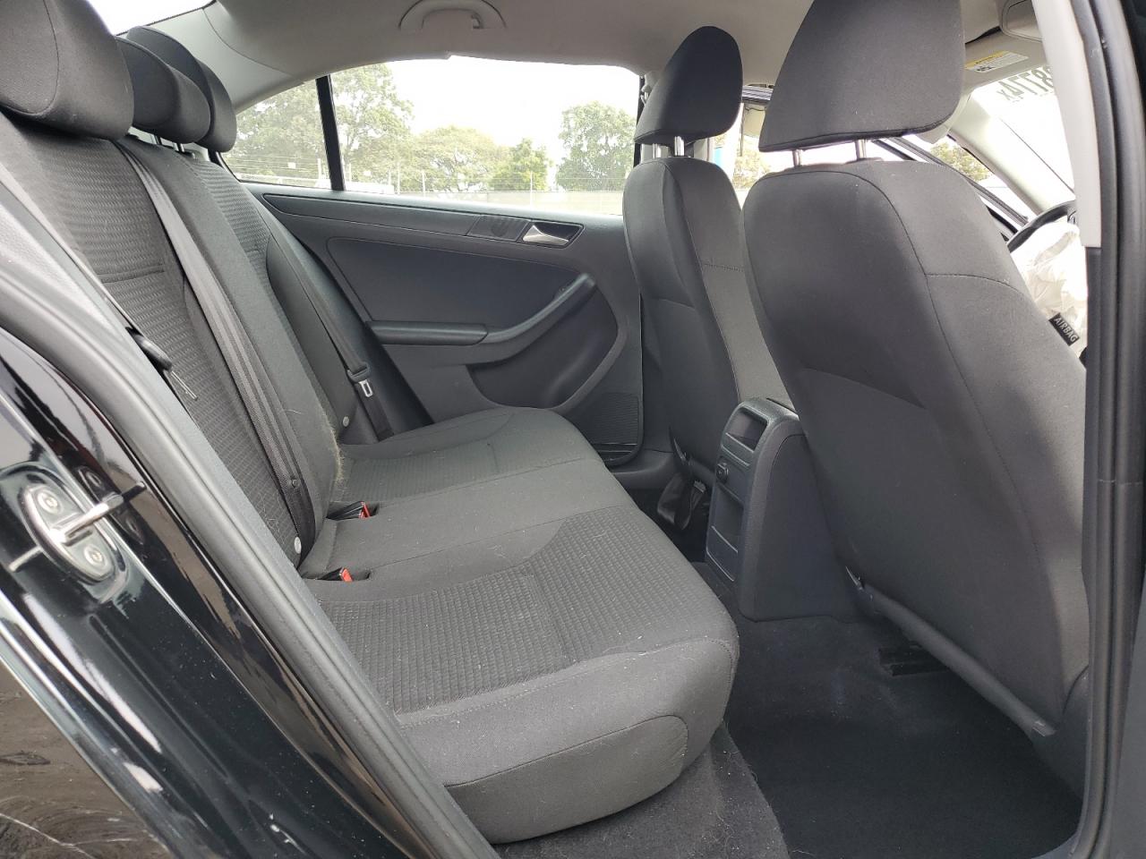 VOLKSWAGEN JETTA BASE