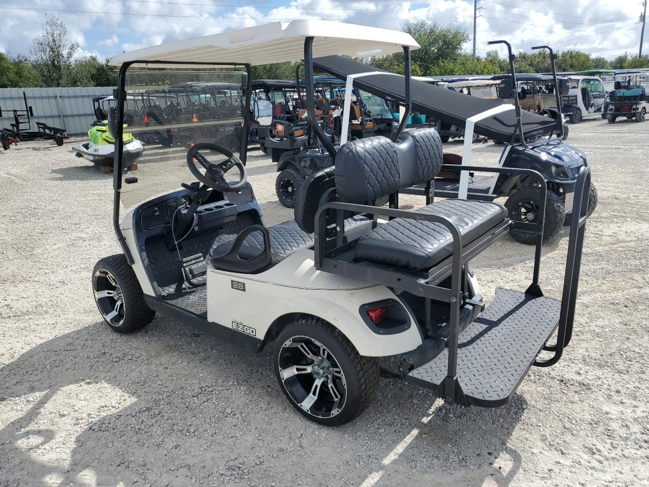 Lot #3050445244 2017 GOLF CART