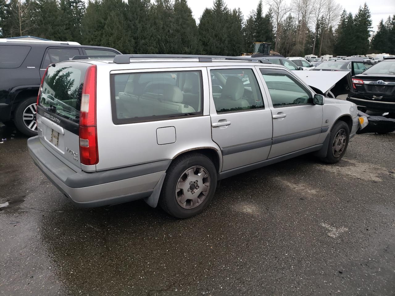 Lot #3056301440 2000 VOLVO V70 XC