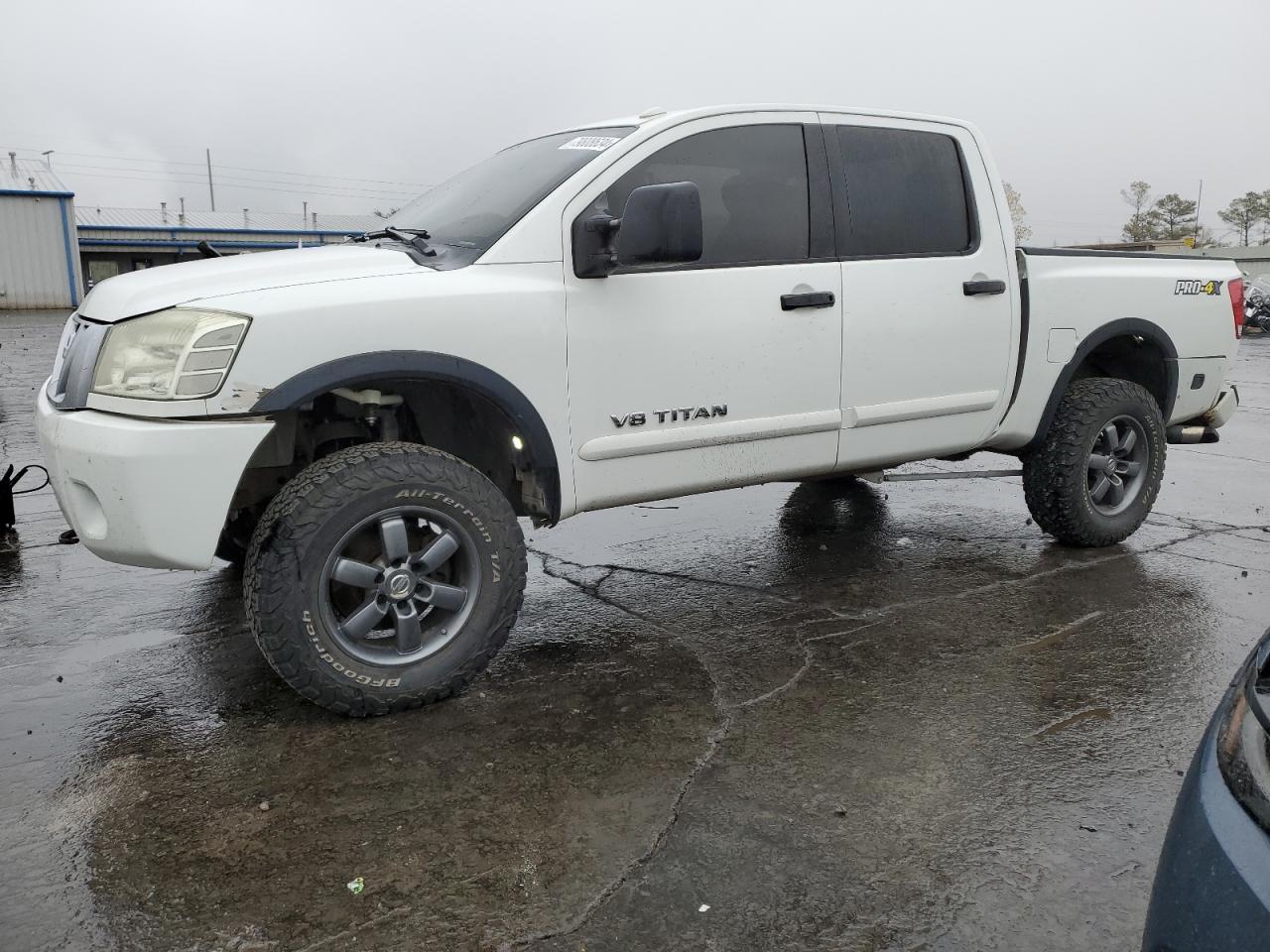 NISSAN TITAN S