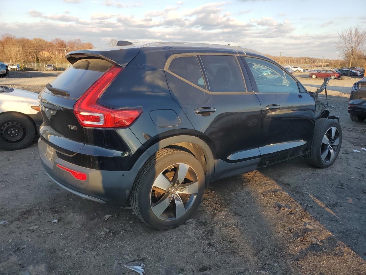 Lot #3037299149 2019 VOLVO XC40 T5 MO