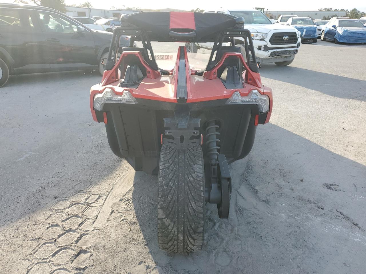 Lot #3029603133 2016 POLARIS SLINGSHOT