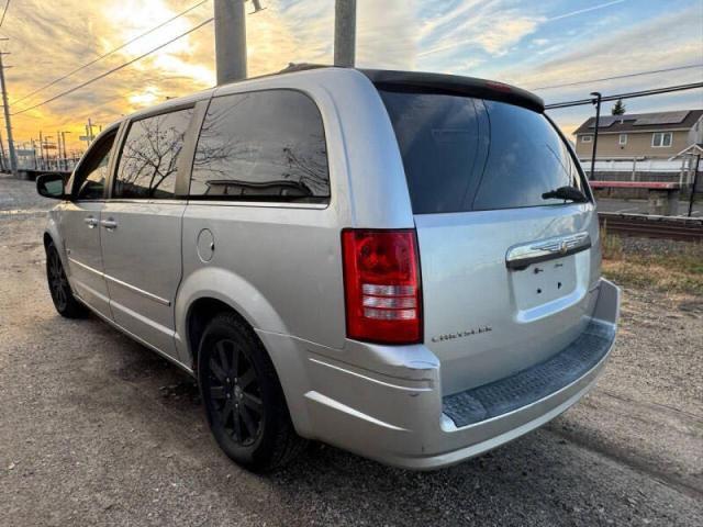 CHRYSLER TOWN & COU 2009 gray sports v gas 2A8HR54199R676516 photo #4