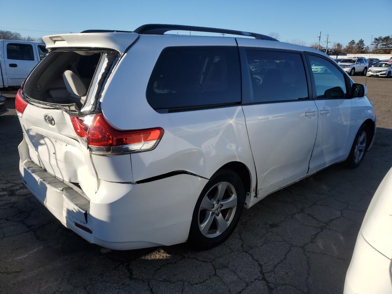 Lot #3055308352 2012 TOYOTA SIENNA LE