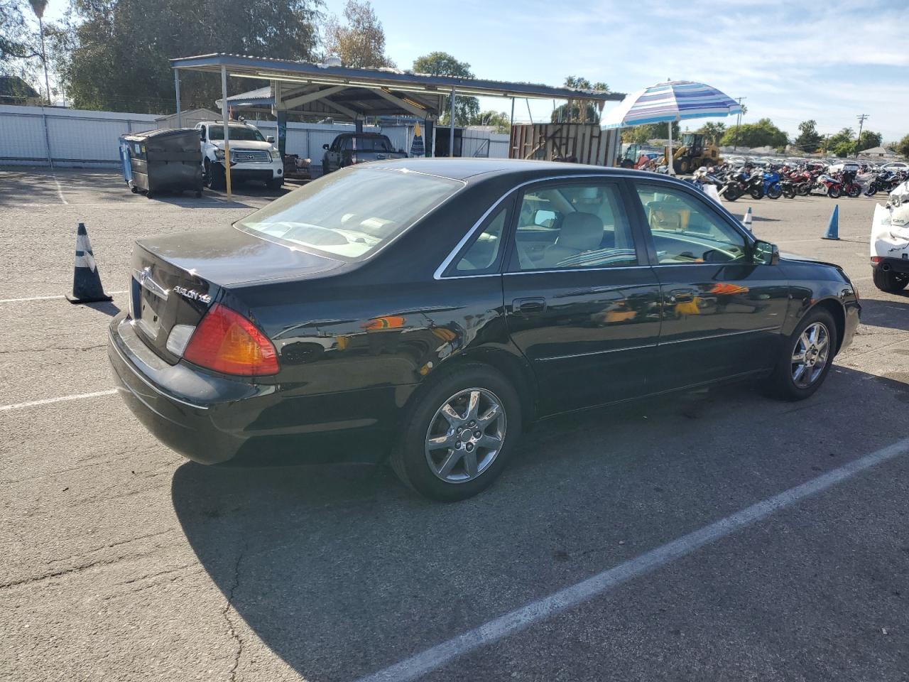 Lot #3028291827 2001 TOYOTA AVALON XL