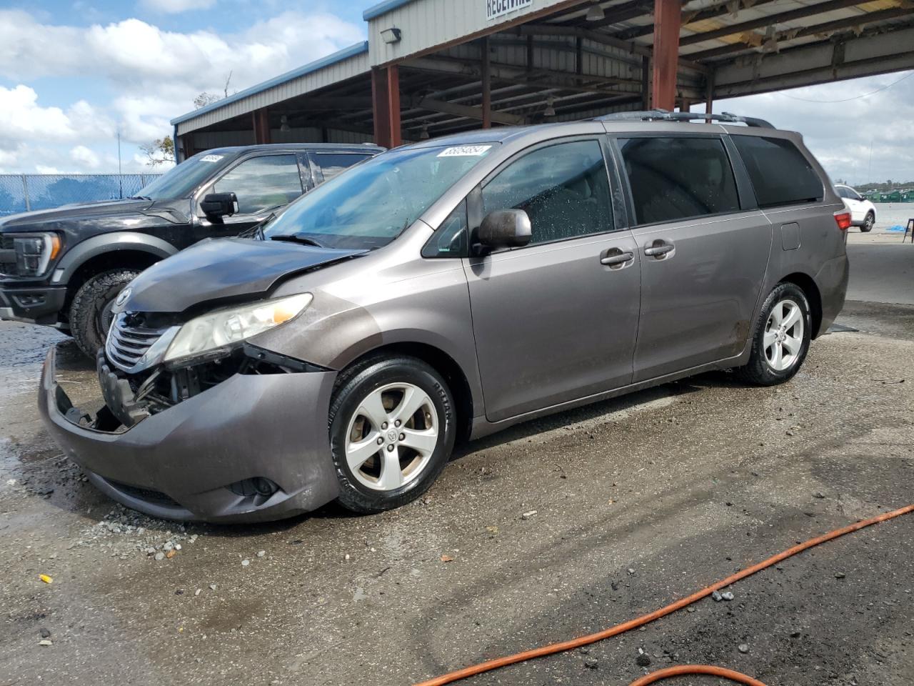 Lot #3028078531 2016 TOYOTA SIENNA LE