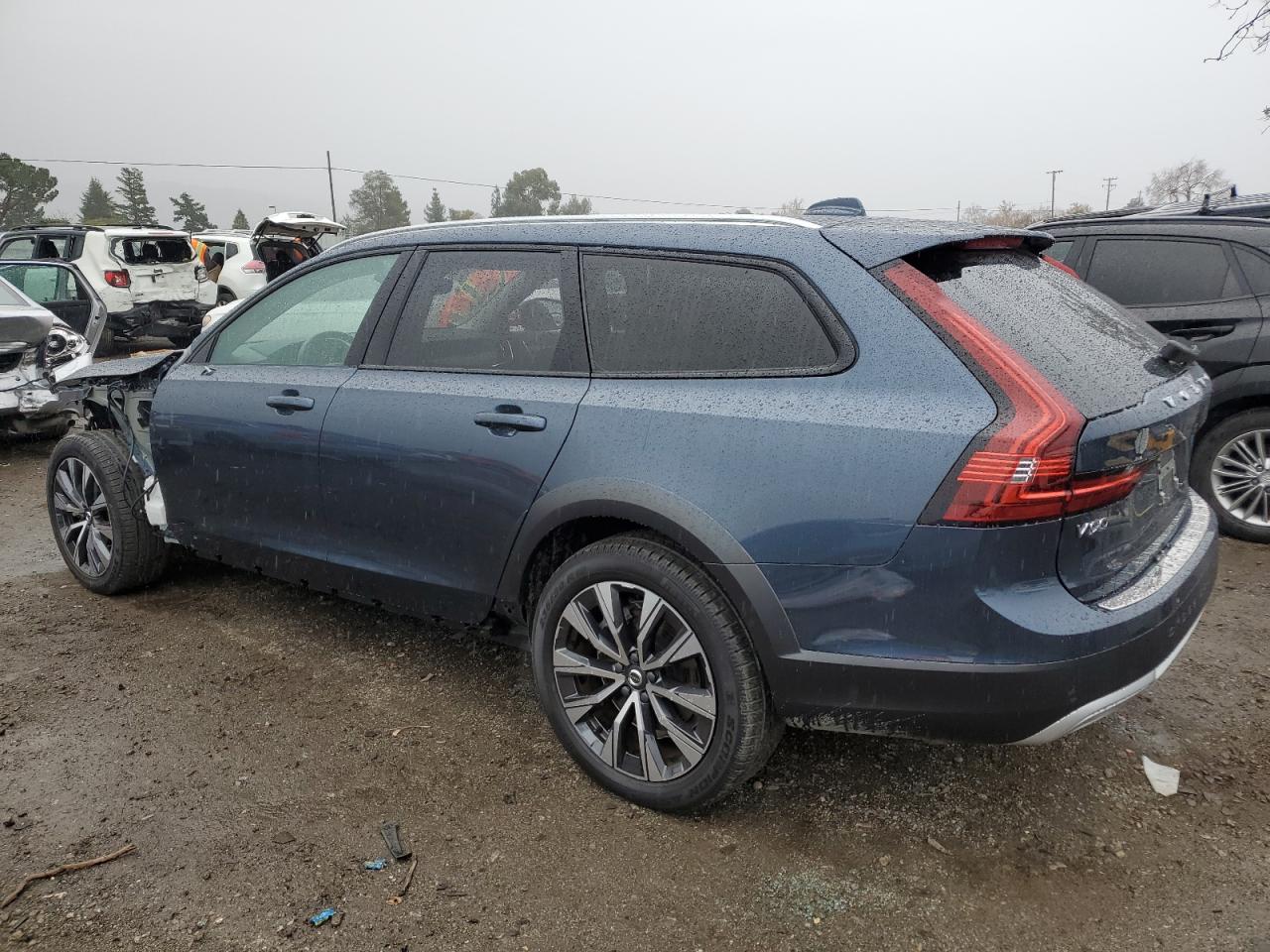 Lot #3028249844 2022 VOLVO V90 CROSS