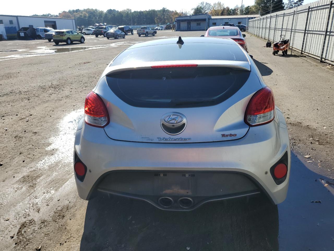 Lot #3028561929 2015 HYUNDAI VELOSTER T