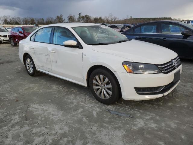 2015 VOLKSWAGEN PASSAT S - 1VWAT7A34FC013206