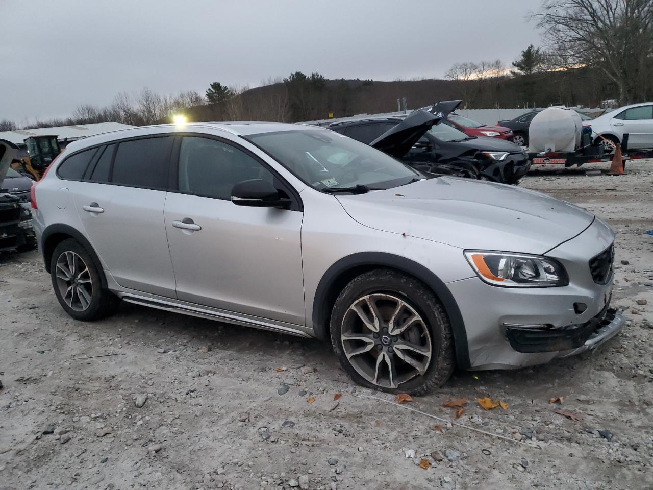 Lot #3026055952 2018 VOLVO V60 CROSS