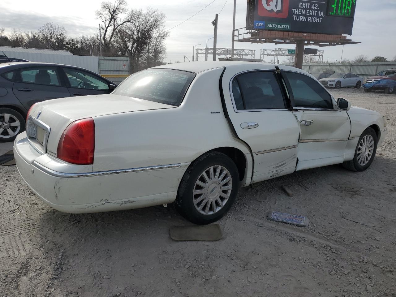 Lot #3030680128 2003 LINCOLN TOWN CAR E