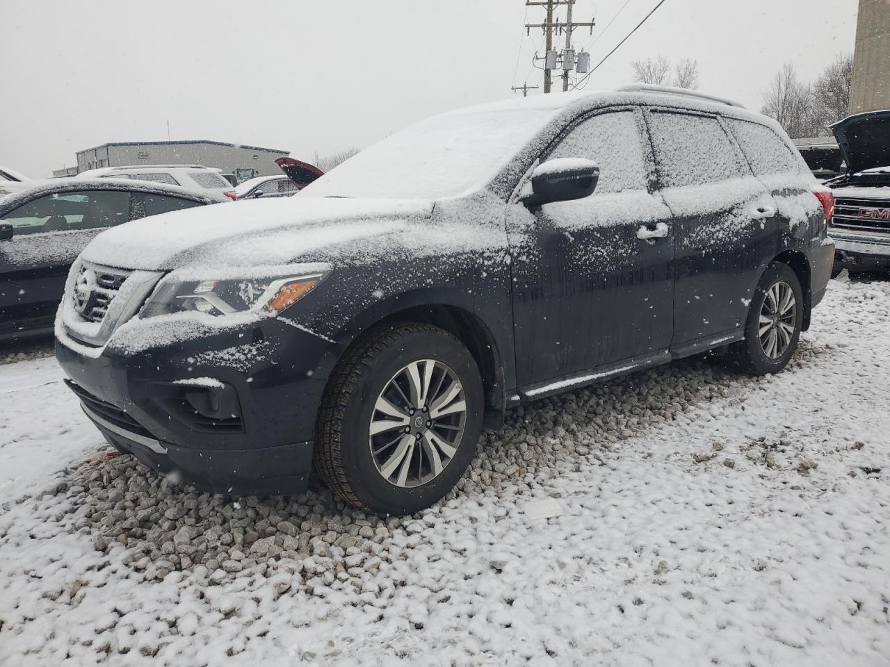  Salvage Nissan Pathfinder