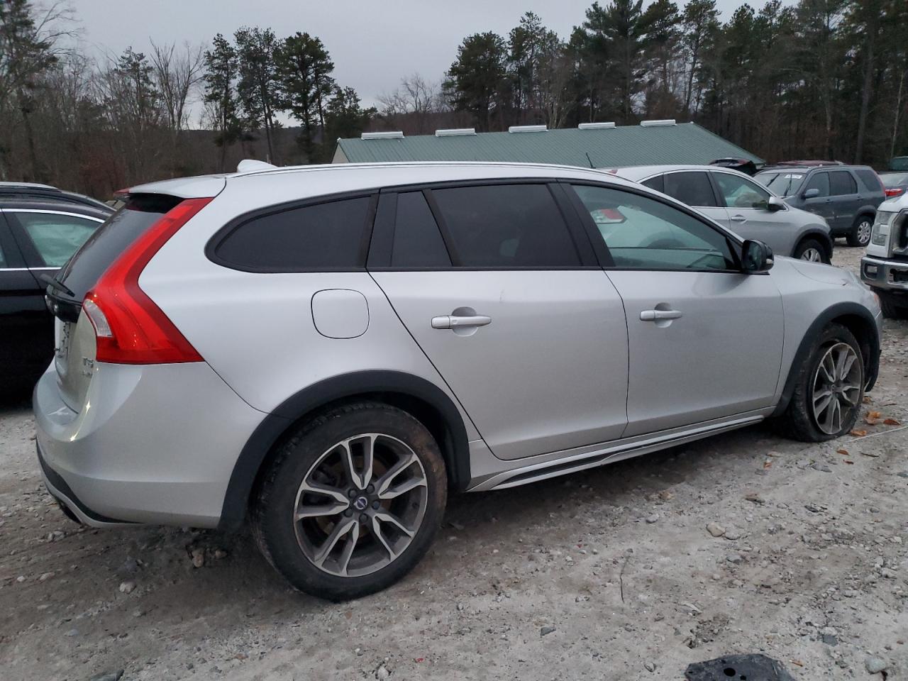 Lot #3026055952 2018 VOLVO V60 CROSS