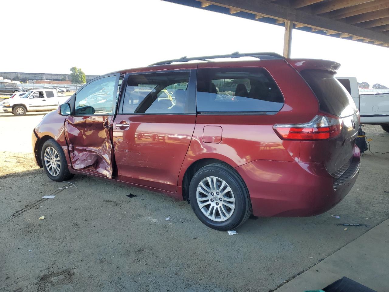 Lot #3029479701 2017 TOYOTA SIENNA XLE