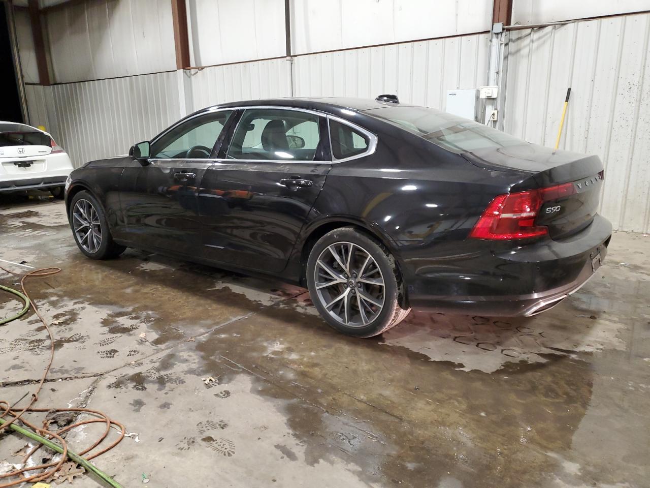 Lot #3030636095 2018 VOLVO S90 T6 MOM