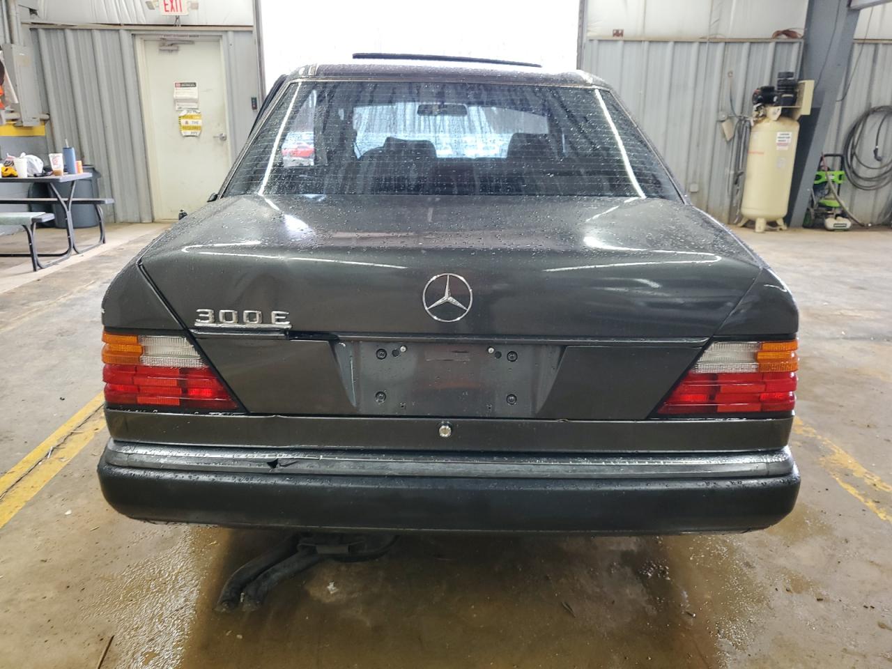 Lot #3033376841 1993 MERCEDES-BENZ 300 E 2.8