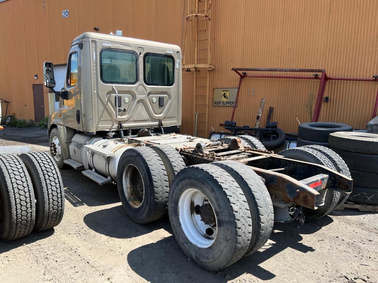 Lot #3042046197 2007 FREIGHTLINER CASCADIA