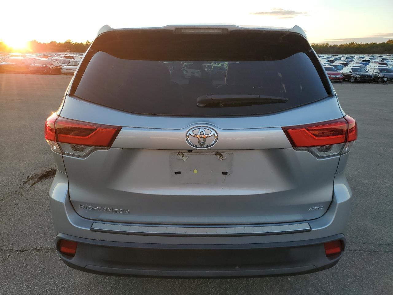 Lot #3052498129 2018 TOYOTA HIGHLANDER