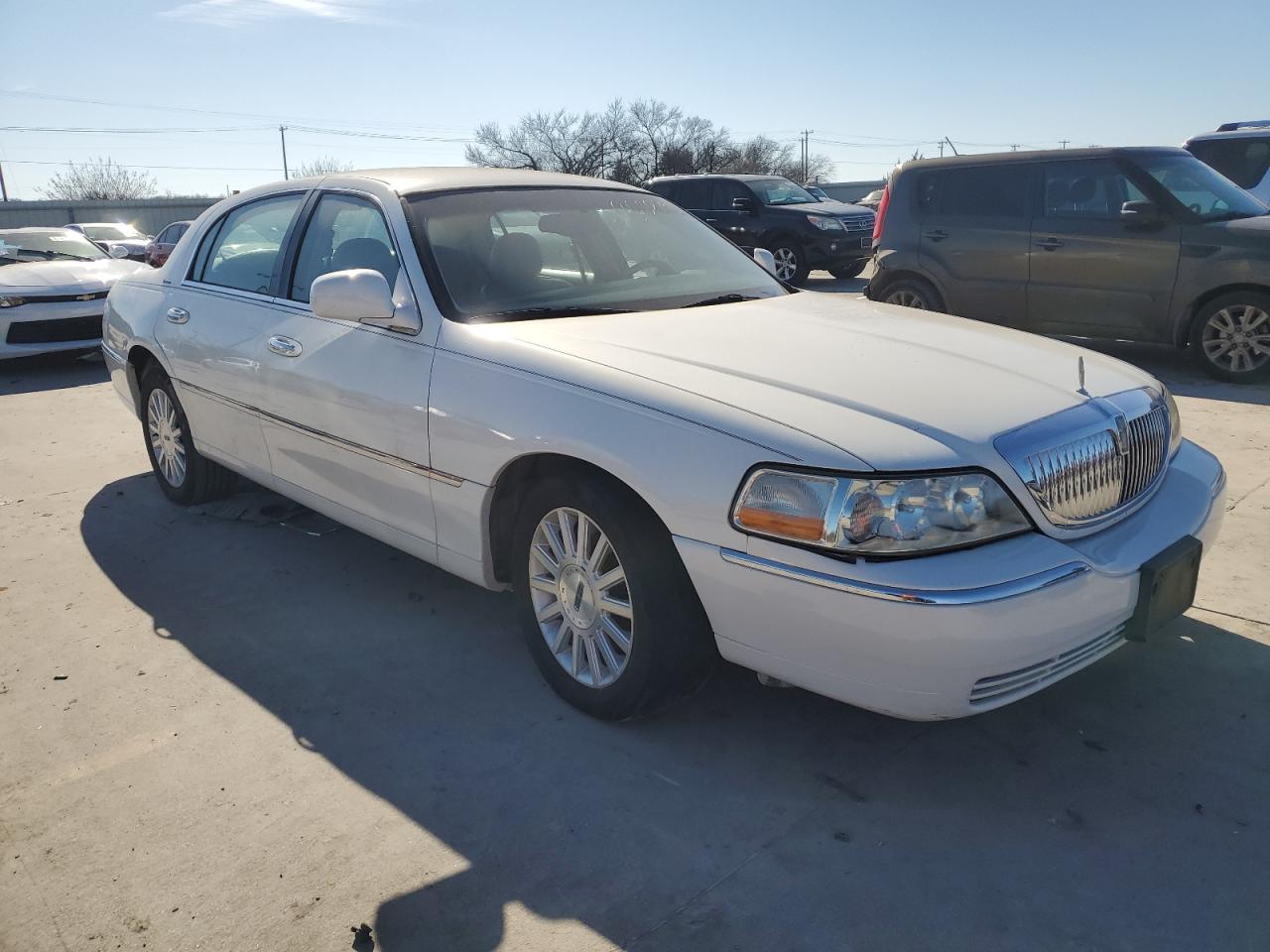 Lot #3033135989 2003 LINCOLN TOWN CAR E