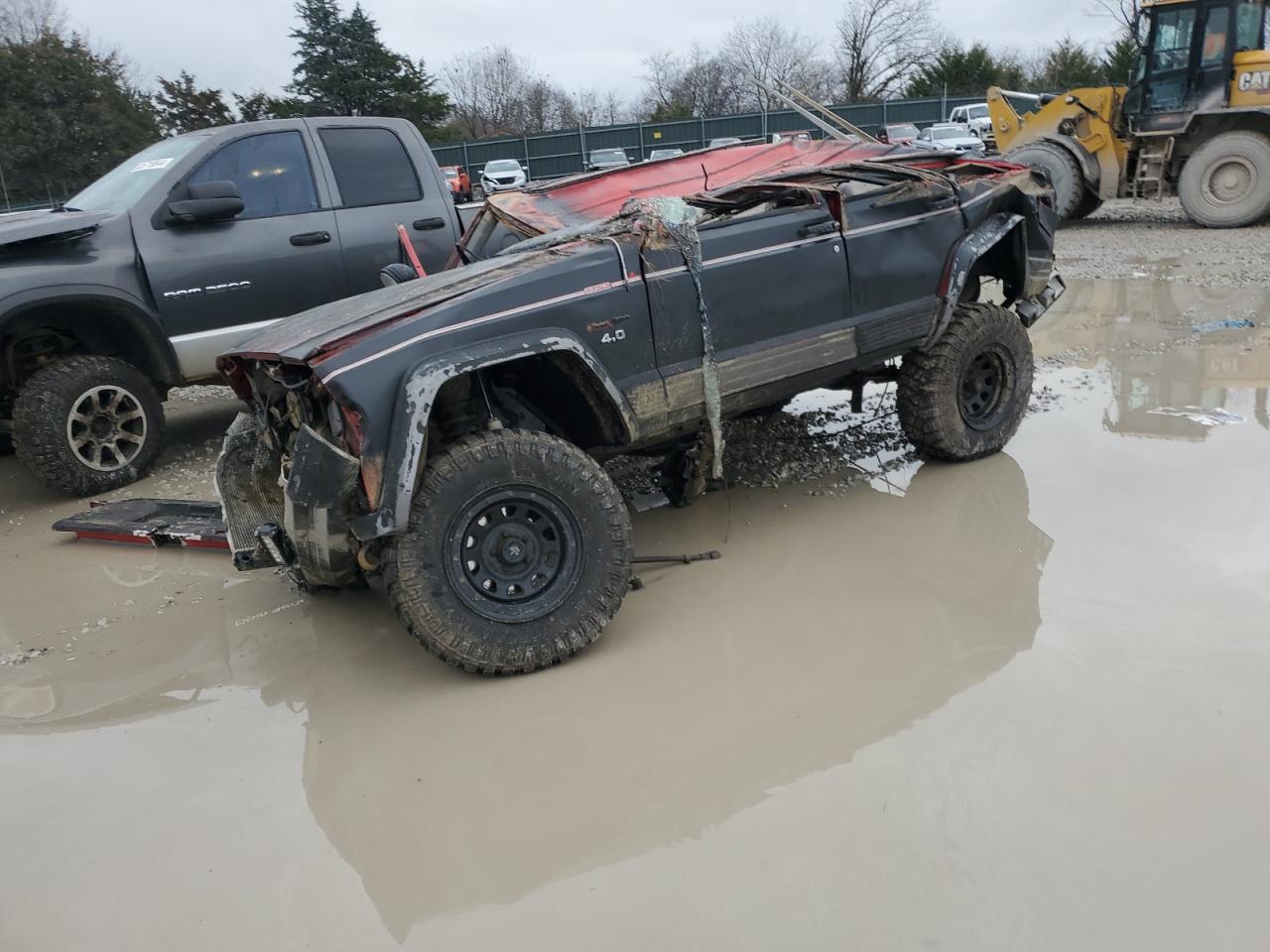  Salvage Jeep Cherokee