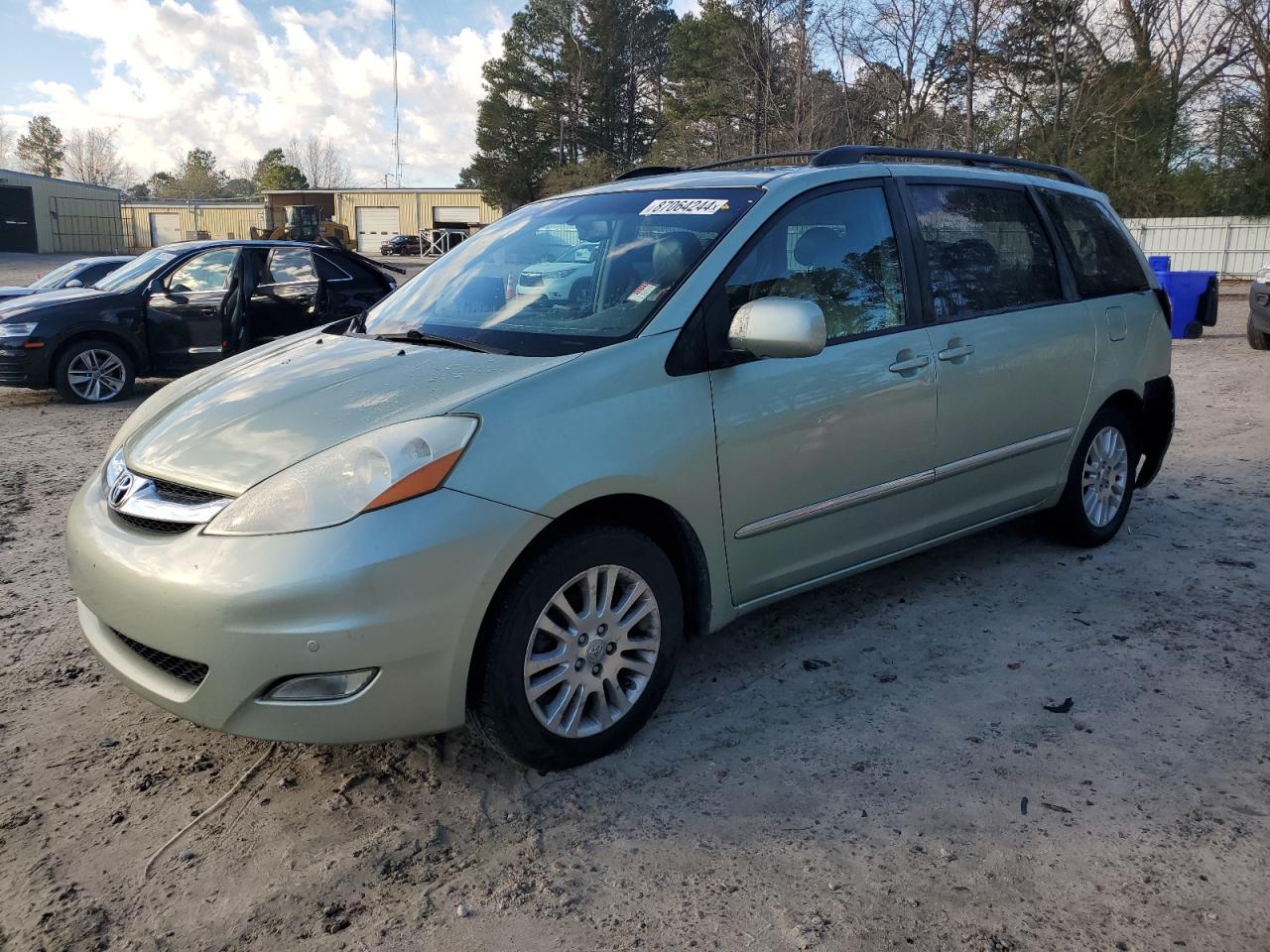  Salvage Toyota Sienna