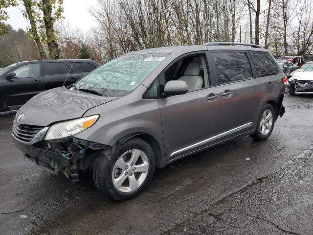 TOYOTA SIENNA LE