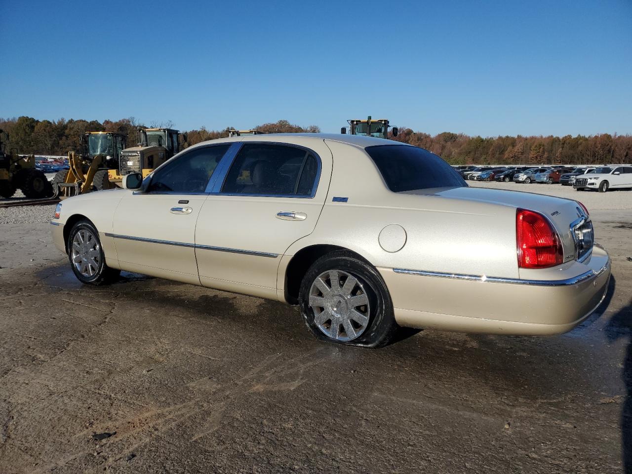 Lot #3028494928 2005 LINCOLN TOWN CAR S