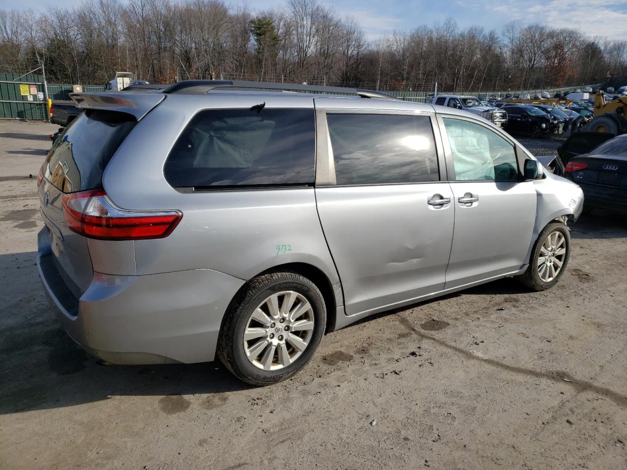 Lot #3041857456 2017 TOYOTA SIENNA XLE