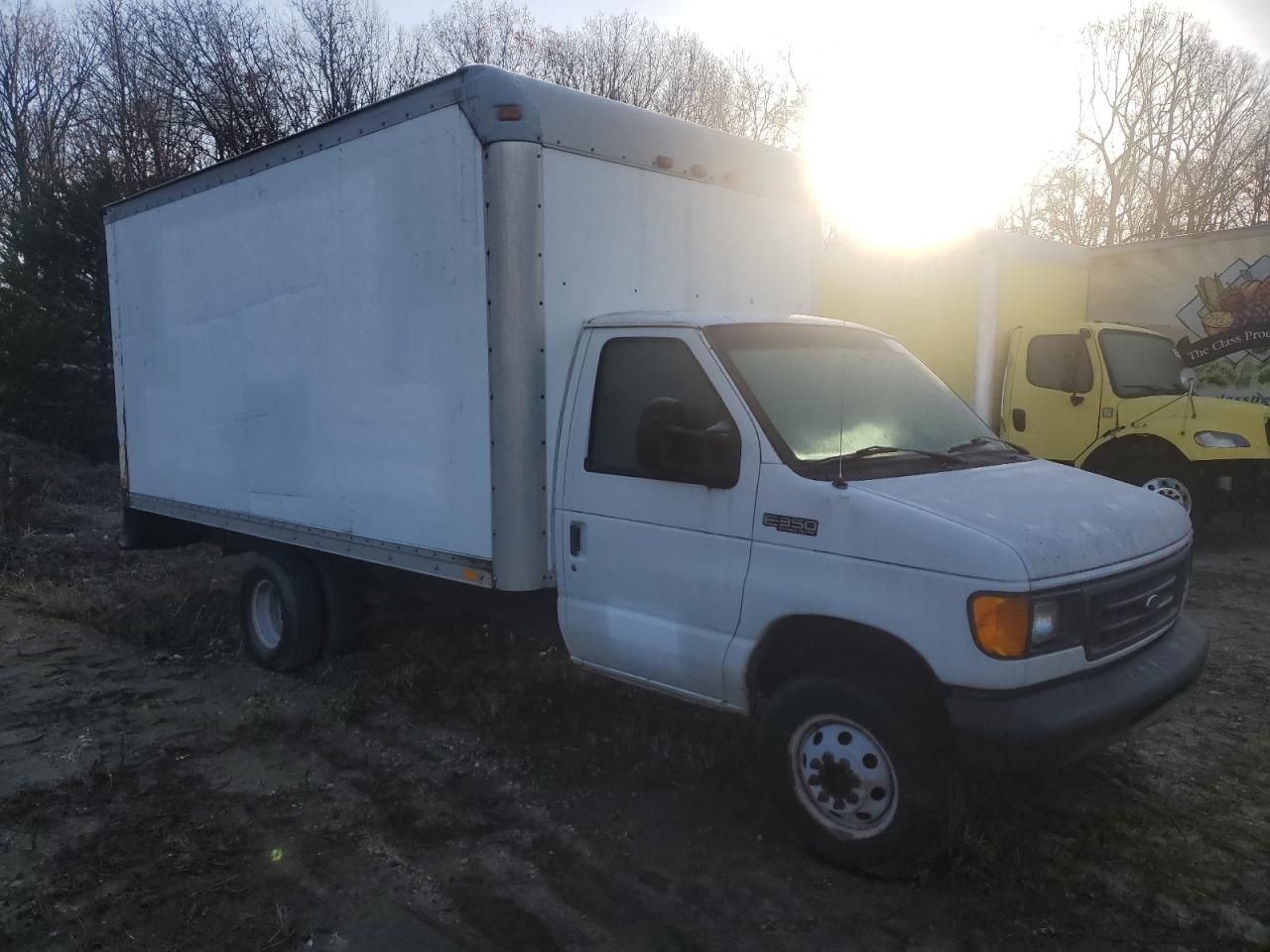 Lot #3028320795 2004 FORD ECONOLINE