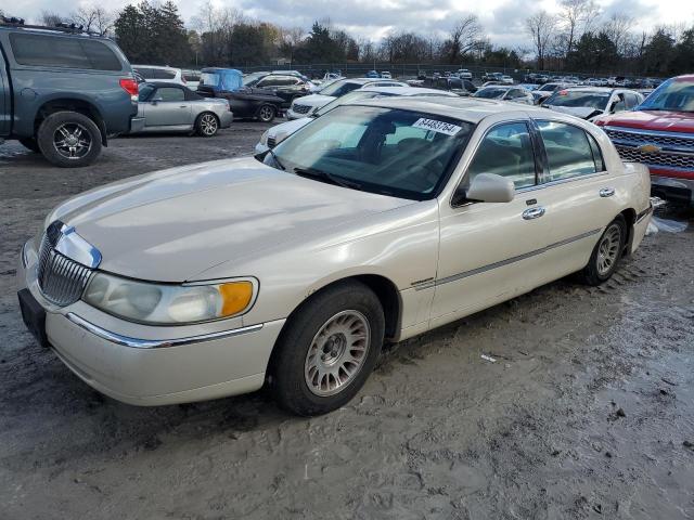 LINCOLN TOWN CAR C 1999 beige sedan 4d gas 1LNHM83WXXY678381 photo #1