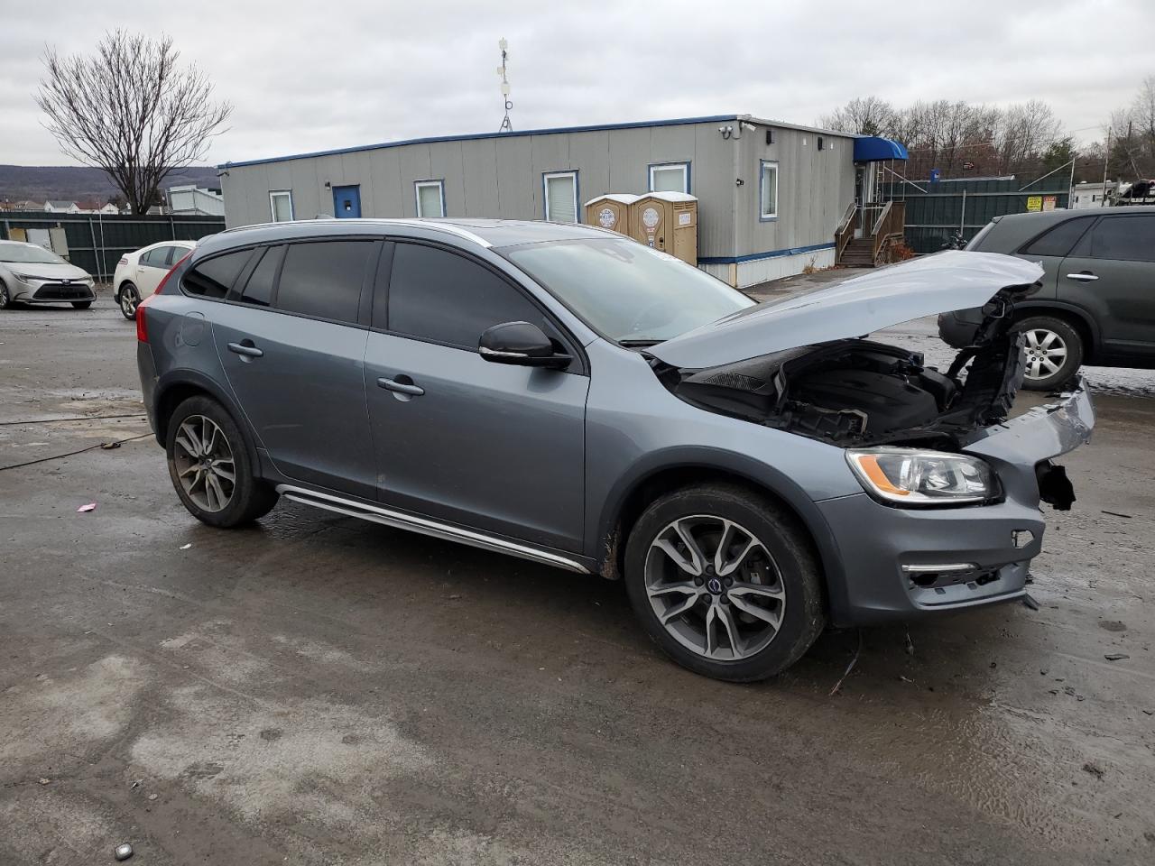 Lot #3034375117 2017 VOLVO V60 CROSS