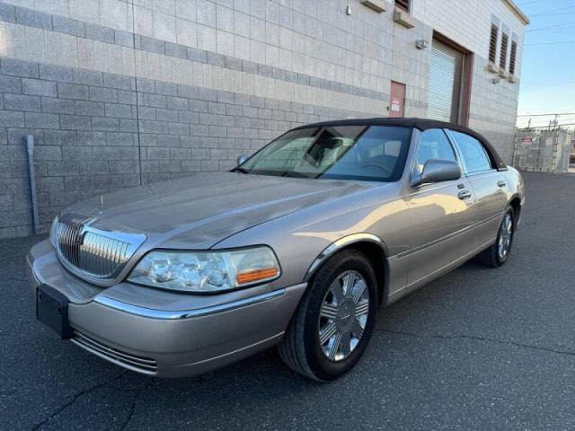 LINCOLN TOWN CAR S 2003 gold sedan 4d gas 1LNHM82W23Y692576 photo #3