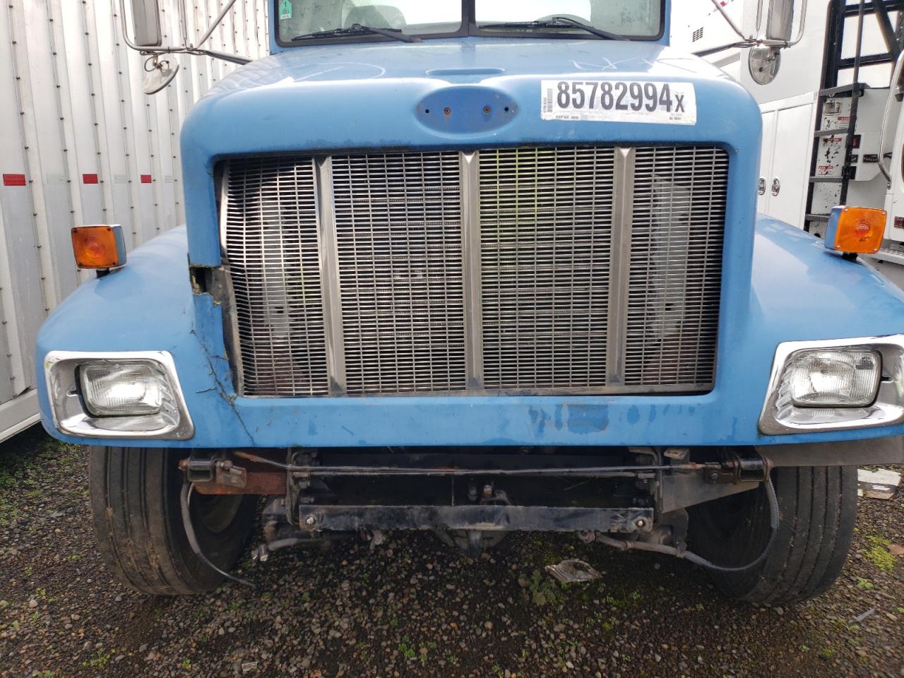 Lot #3033331801 2005 PETERBILT 330