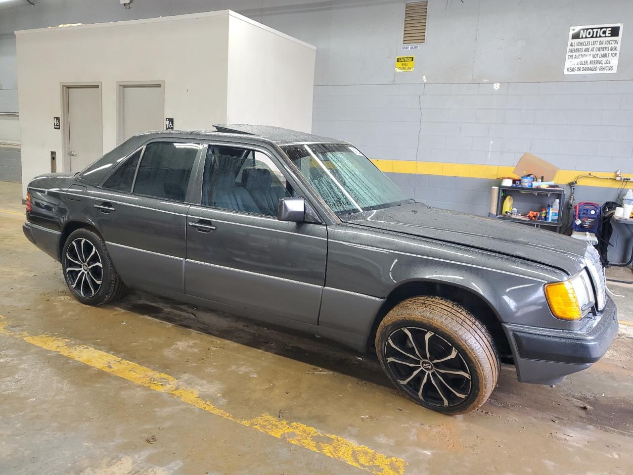 Lot #3033376841 1993 MERCEDES-BENZ 300 E 2.8