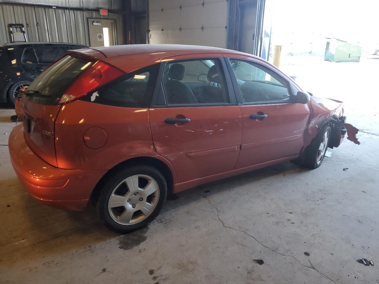 Lot #3029708076 2005 FORD FOCUS ZX5