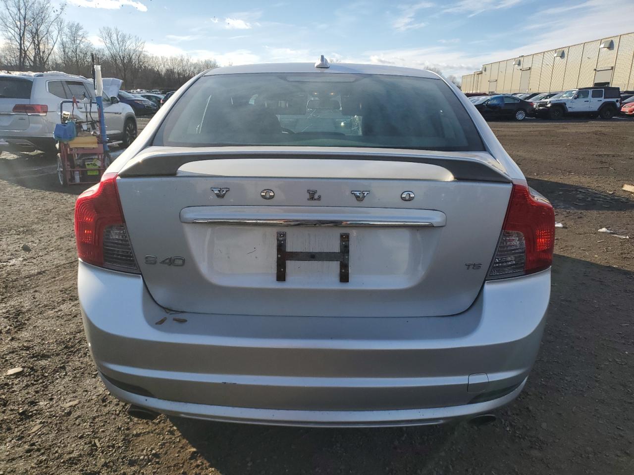 Lot #3033010051 2009 VOLVO S40 T5