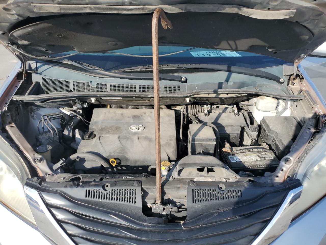 Lot #3025930946 2012 TOYOTA SIENNA LE