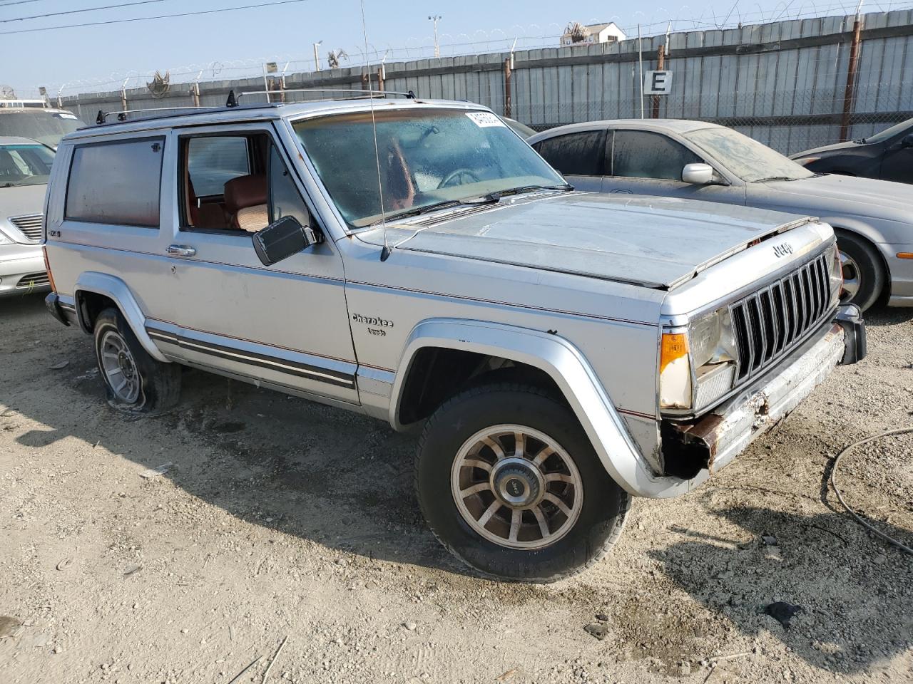 Lot #3040920418 1985 JEEP CHEROKEE L