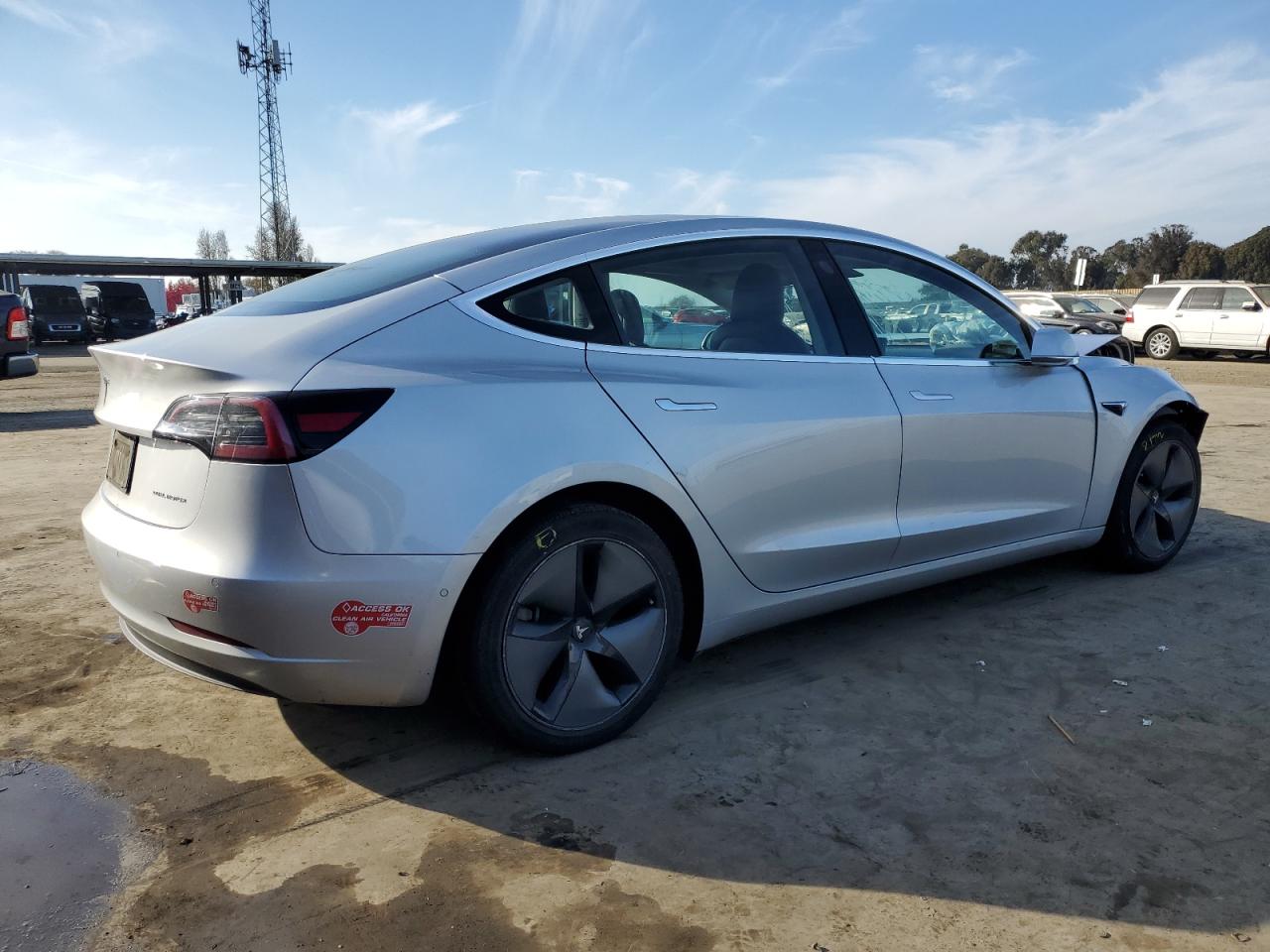 Lot #3028247829 2018 TESLA MODEL 3