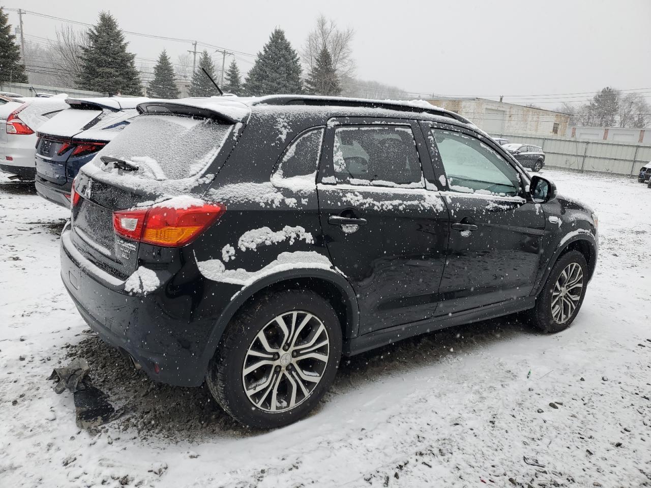 Lot #3033081020 2016 MITSUBISHI OUTLANDER