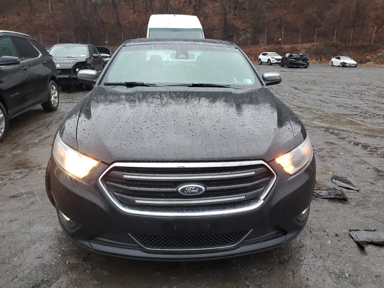 Lot #3028272841 2014 FORD TAURUS LIM