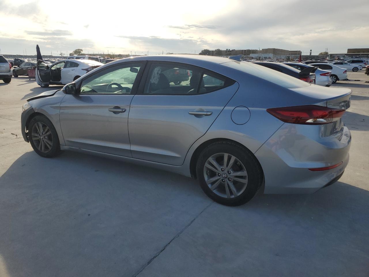 Lot #3025929948 2017 HYUNDAI ELANTRA SE