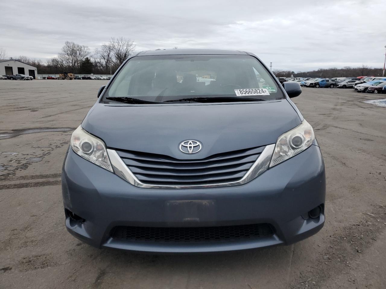 Lot #3040721754 2016 TOYOTA SIENNA LE